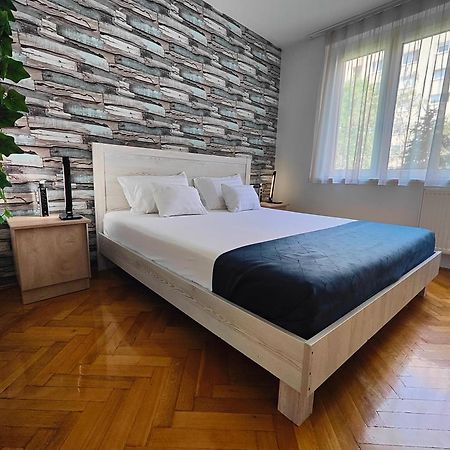 Comfort 14 -- Stylish City Apartment Netflix, Wi-Fi & Parking Miskolc Dış mekan fotoğraf