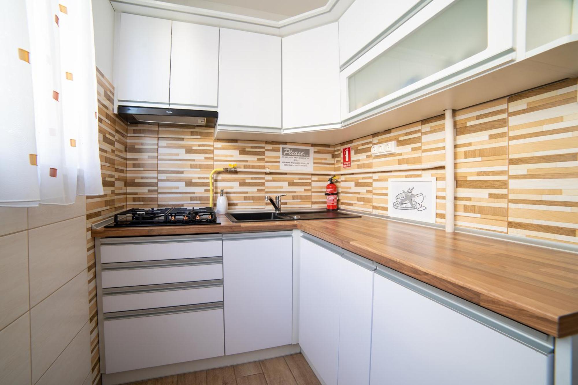 Comfort 14 -- Stylish City Apartment Netflix, Wi-Fi & Parking Miskolc Dış mekan fotoğraf