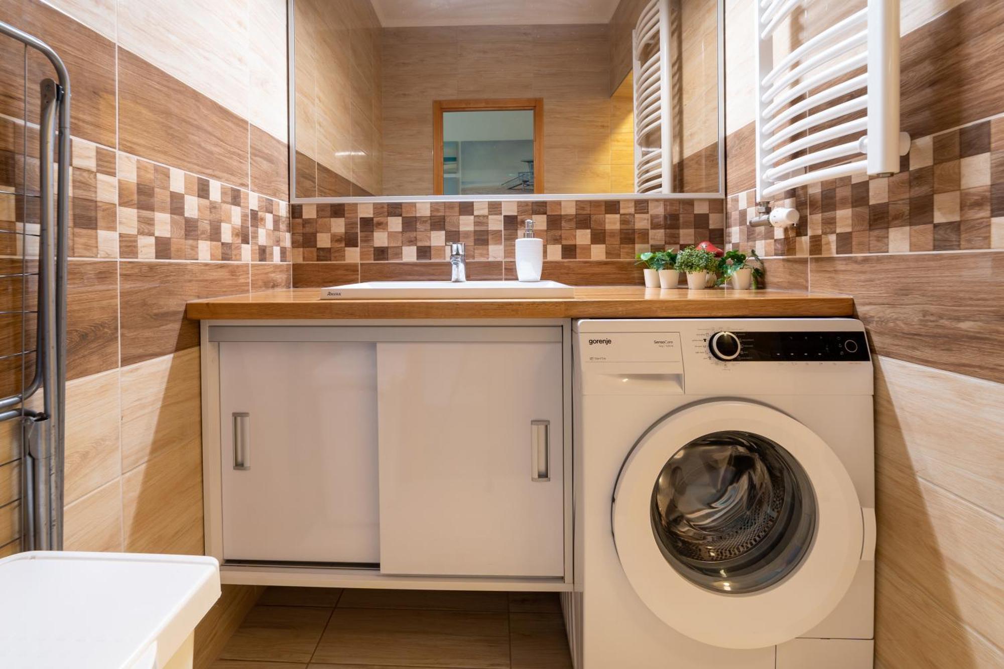 Comfort 14 -- Stylish City Apartment Netflix, Wi-Fi & Parking Miskolc Dış mekan fotoğraf