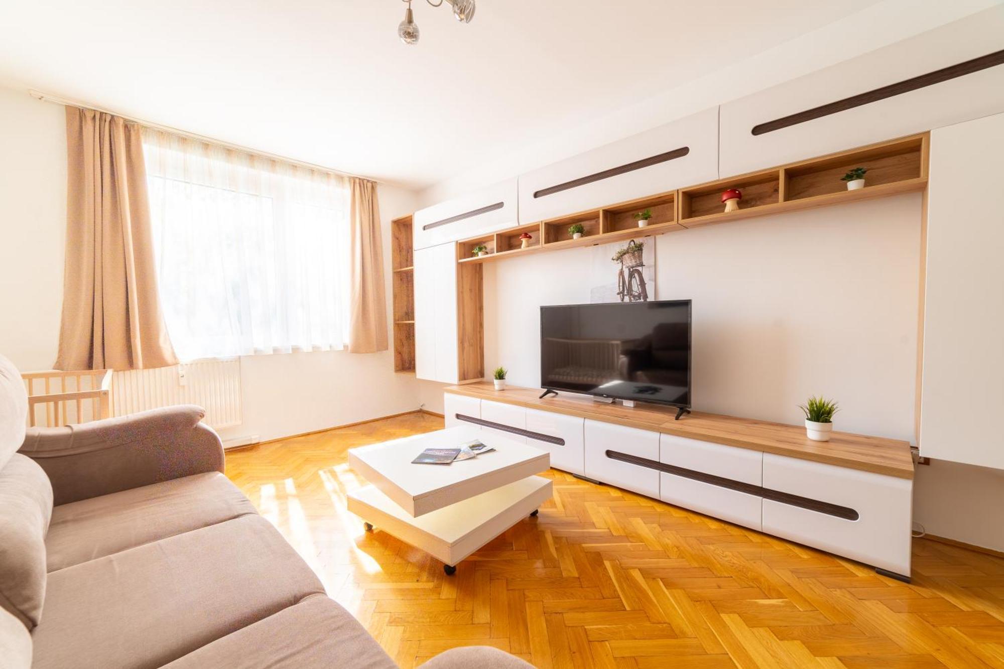 Comfort 14 -- Stylish City Apartment Netflix, Wi-Fi & Parking Miskolc Dış mekan fotoğraf